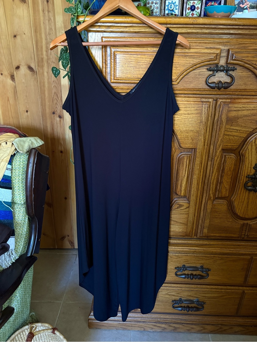 Nik & Nash Black V-Neck Sleeveless Women's romper